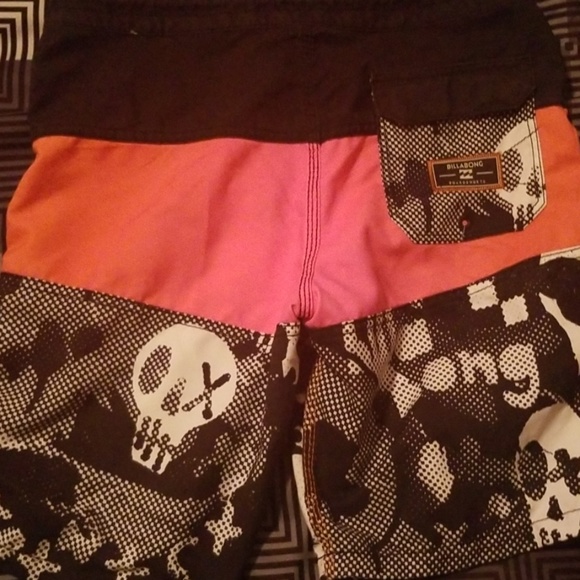 Billabong Board Shorts - Picture 3 of 3